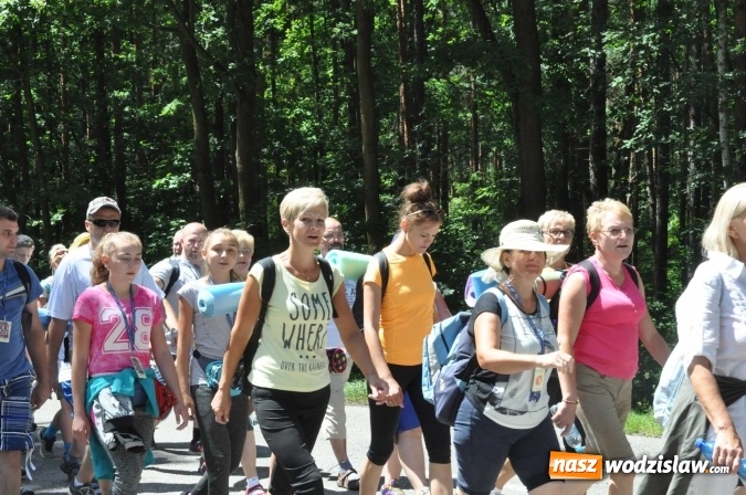 Zdjęcie w galerii na portalu naszwodzislaw.com: Pielgrzymi z Lubomi już w drodze do Częstochowy wiadomości z regionu