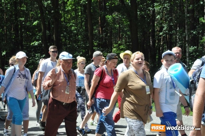 Zdjęcie w galerii na portalu naszwodzislaw.com: Pielgrzymi z Lubomi już w drodze do Częstochowy wiadomości z regionu