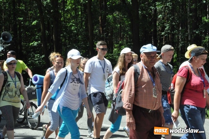 Zdjęcie w galerii na portalu naszwodzislaw.com: Pielgrzymi z Lubomi już w drodze do Częstochowy wiadomości z regionu