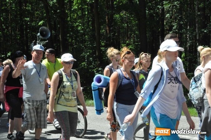 Zdjęcie w galerii na portalu naszwodzislaw.com: Pielgrzymi z Lubomi już w drodze do Częstochowy wiadomości z regionu