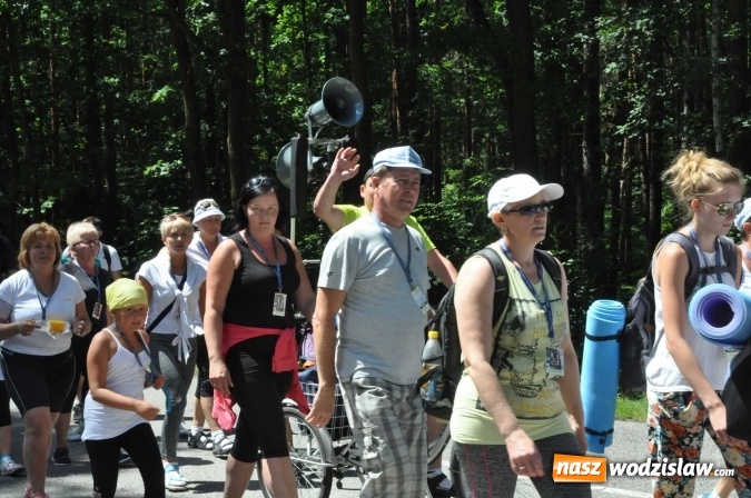 Zdjęcie w galerii na portalu naszwodzislaw.com: Pielgrzymi z Lubomi już w drodze do Częstochowy wiadomości z regionu