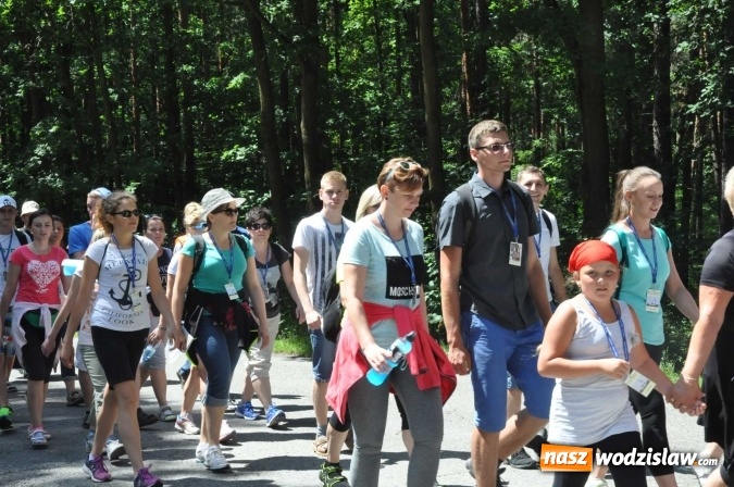 Zdjęcie w galerii na portalu naszwodzislaw.com: Pielgrzymi z Lubomi już w drodze do Częstochowy wiadomości z regionu