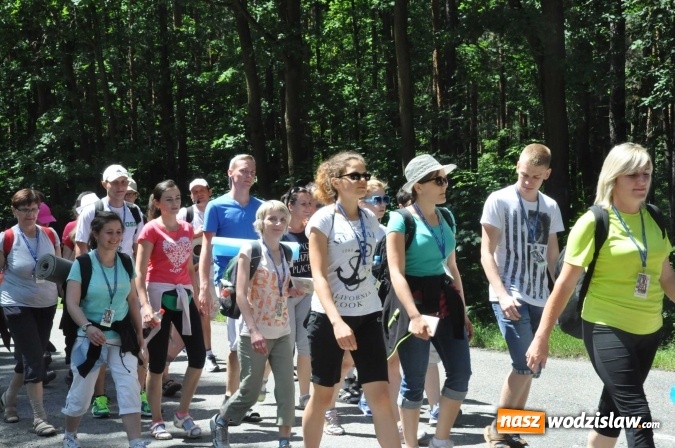 Zdjęcie w galerii na portalu naszwodzislaw.com: Pielgrzymi z Lubomi już w drodze do Częstochowy wiadomości z regionu