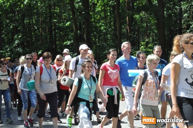 Zdjęcie w galerii na portalu naszwodzislaw.com: Pielgrzymi z Lubomi już w drodze do Częstochowy wiadomości z regionu