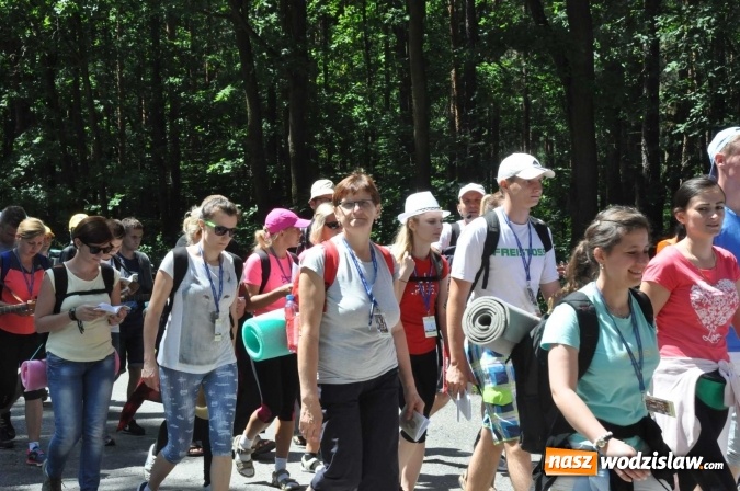 Zdjęcie w galerii na portalu naszwodzislaw.com: Pielgrzymi z Lubomi już w drodze do Częstochowy wiadomości z regionu