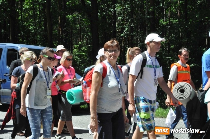 Zdjęcie w galerii na portalu naszwodzislaw.com: Pielgrzymi z Lubomi już w drodze do Częstochowy wiadomości z regionu