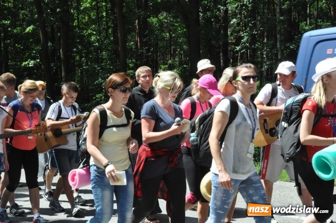 Zdjęcie w galerii na portalu naszwodzislaw.com: Pielgrzymi z Lubomi już w drodze do Częstochowy wiadomości z regionu
