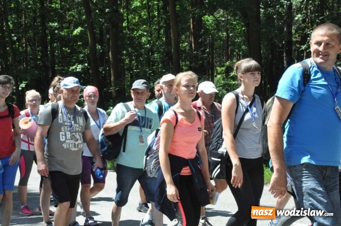 Zdjęcie w galerii na portalu naszwodzislaw.com: Pielgrzymi z Lubomi już w drodze do Częstochowy wiadomości z regionu