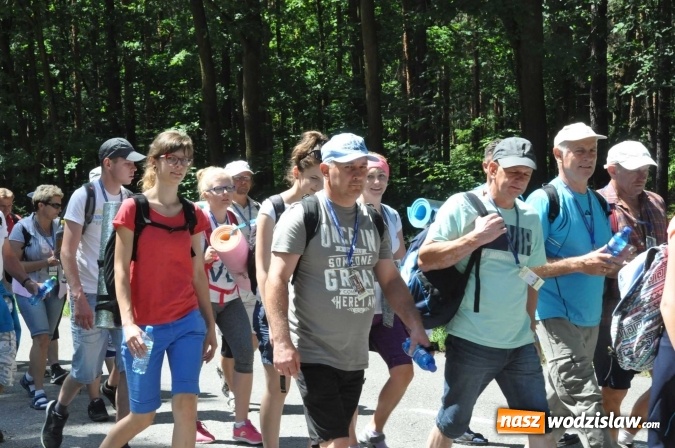 Zdjęcie w galerii na portalu naszwodzislaw.com: Pielgrzymi z Lubomi już w drodze do Częstochowy wiadomości z regionu