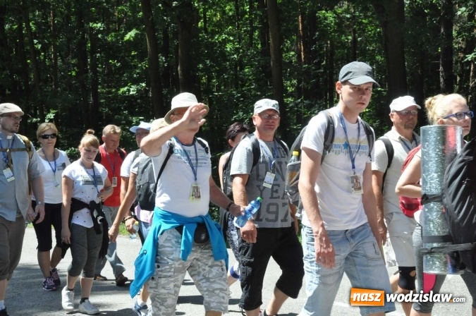 Zdjęcie w galerii na portalu naszwodzislaw.com: Pielgrzymi z Lubomi już w drodze do Częstochowy wiadomości z regionu