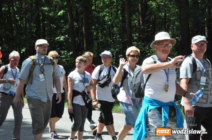 Zdjęcie w galerii na portalu naszwodzislaw.com: Pielgrzymi z Lubomi już w drodze do Częstochowy wiadomości z regionu