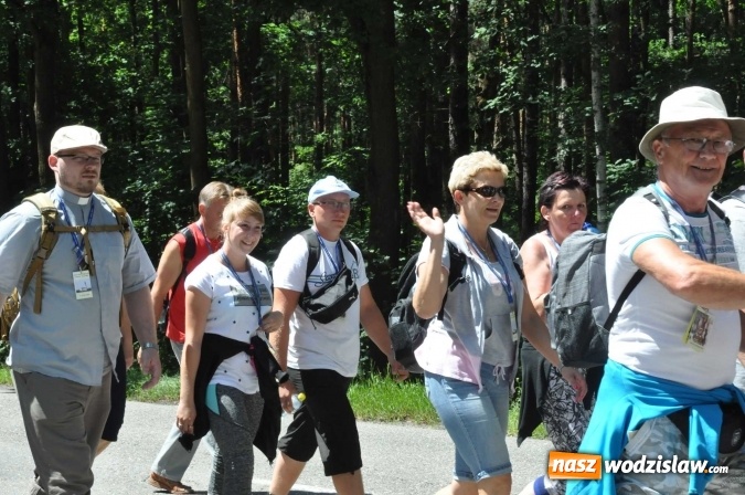 Zdjęcie w galerii na portalu naszwodzislaw.com: Pielgrzymi z Lubomi już w drodze do Częstochowy wiadomości z regionu