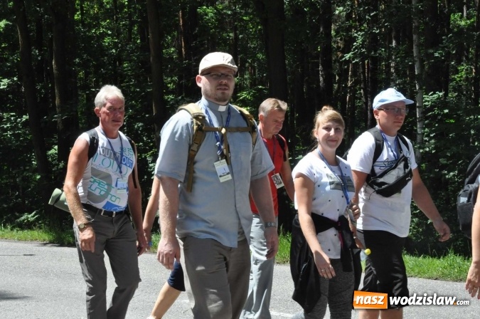 Zdjęcie w galerii na portalu naszwodzislaw.com: Pielgrzymi z Lubomi już w drodze do Częstochowy wiadomości z regionu