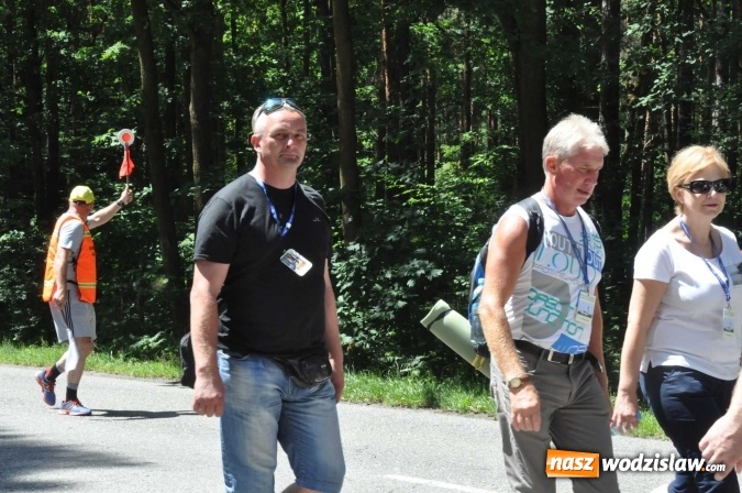 Zdjęcie w galerii na portalu naszwodzislaw.com: Pielgrzymi z Lubomi już w drodze do Częstochowy wiadomości z regionu