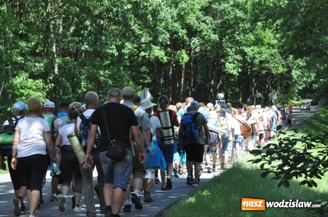 Zdjęcie w galerii na portalu naszwodzislaw.com: Pielgrzymi z Lubomi już w drodze do Częstochowy wiadomości z regionu