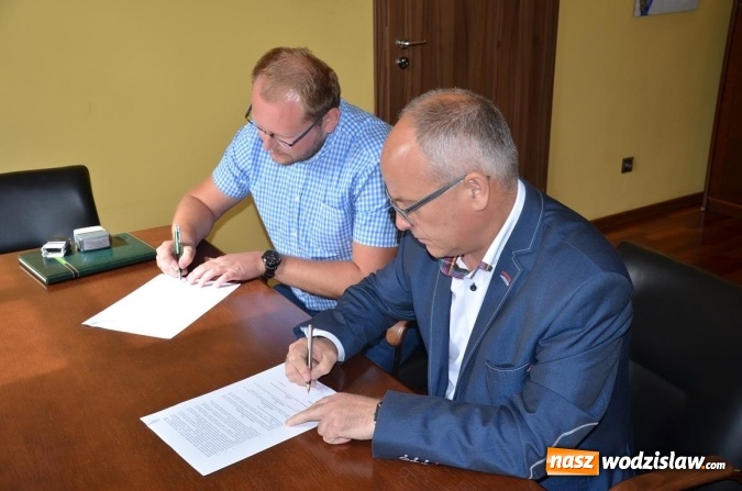 Zdjęcie w galerii na portalu naszwodzislaw.com: Bezpieczniej w rejonie szkoły i kościoła. Powstanie sygnalizacja świetlna na przejściu dla pieszych  wiadomości z regionu