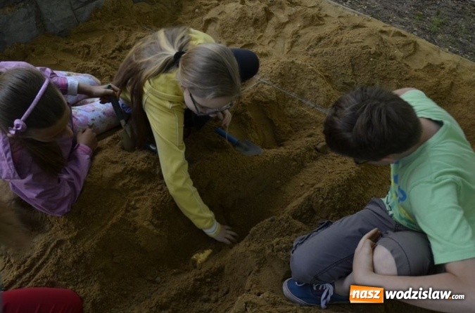 Zdjęcie w galerii na portalu naszwodzislaw.com: Zamienili się w archeologów wiadomości z regionu