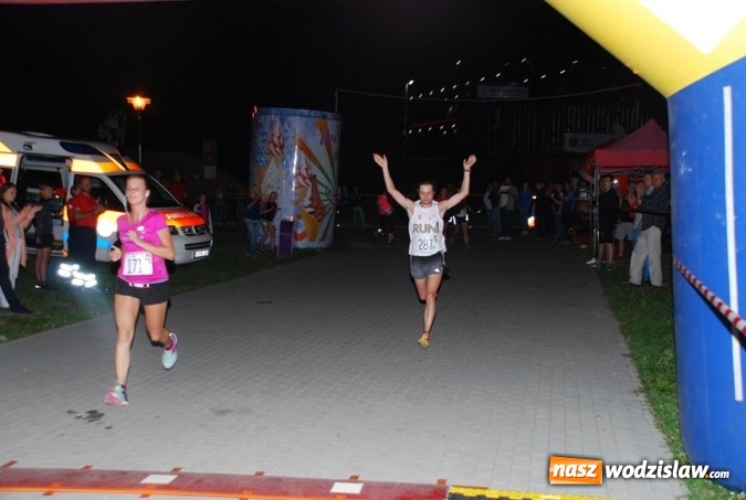 Zdjęcie w galerii na portalu naszwodzislaw.com: II Nocny Bieg z Gwiazdami na Trzech Wzg&oacute;rzach wiadomości z regionu
