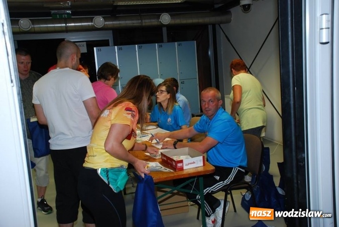 Zdjęcie w galerii na portalu naszwodzislaw.com: II Nocny Bieg z Gwiazdami na Trzech Wzg&oacute;rzach wiadomości z regionu