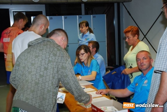 Zdjęcie w galerii na portalu naszwodzislaw.com: II Nocny Bieg z Gwiazdami na Trzech Wzg&oacute;rzach wiadomości z regionu