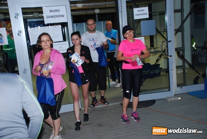 Zdjęcie w galerii na portalu naszwodzislaw.com: II Nocny Bieg z Gwiazdami na Trzech Wzg&oacute;rzach wiadomości z regionu