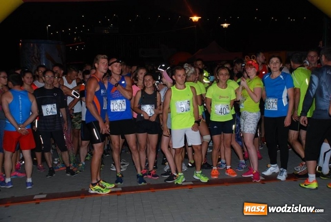 Zdjęcie w galerii na portalu naszwodzislaw.com: II Nocny Bieg z Gwiazdami na Trzech Wzg&oacute;rzach wiadomości z regionu