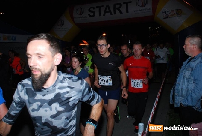 Zdjęcie w galerii na portalu naszwodzislaw.com: II Nocny Bieg z Gwiazdami na Trzech Wzg&oacute;rzach wiadomości z regionu