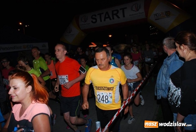 Zdjęcie w galerii na portalu naszwodzislaw.com: II Nocny Bieg z Gwiazdami na Trzech Wzg&oacute;rzach wiadomości z regionu