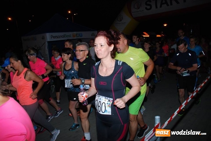 Zdjęcie w galerii na portalu naszwodzislaw.com: II Nocny Bieg z Gwiazdami na Trzech Wzg&oacute;rzach wiadomości z regionu