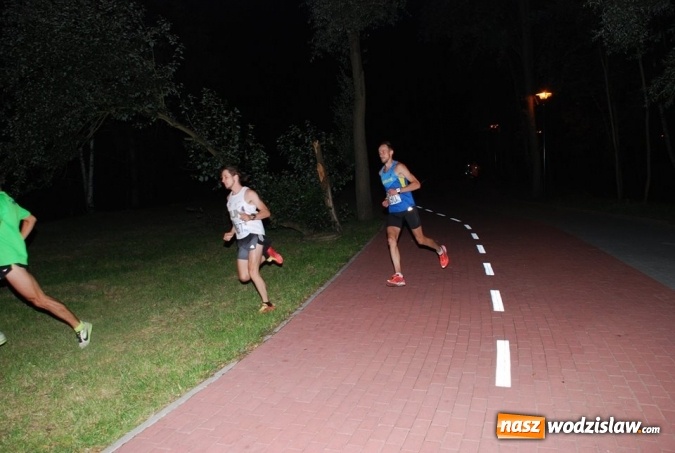 Zdjęcie w galerii na portalu naszwodzislaw.com: II Nocny Bieg z Gwiazdami na Trzech Wzg&oacute;rzach wiadomości z regionu