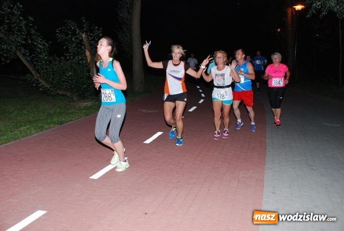 Zdjęcie w galerii na portalu naszwodzislaw.com: II Nocny Bieg z Gwiazdami na Trzech Wzg&oacute;rzach wiadomości z regionu
