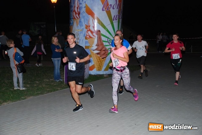 Zdjęcie w galerii na portalu naszwodzislaw.com: II Nocny Bieg z Gwiazdami na Trzech Wzg&oacute;rzach wiadomości z regionu