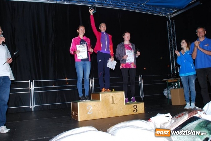 Zdjęcie w galerii na portalu naszwodzislaw.com: II Nocny Bieg z Gwiazdami na Trzech Wzg&oacute;rzach wiadomości z regionu