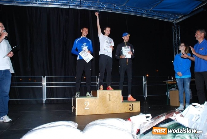 Zdjęcie w galerii na portalu naszwodzislaw.com: II Nocny Bieg z Gwiazdami na Trzech Wzg&oacute;rzach wiadomości z regionu