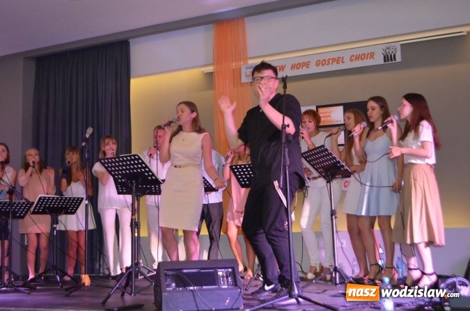 Zdjęcie w galerii na portalu naszwodzislaw.com: Zaśpiewali z wokalistą  programu The Voice of Poland wiadomości z regionu