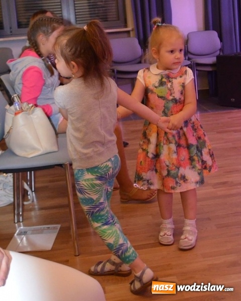 Zdjęcie w galerii na portalu naszwodzislaw.com: Zaśpiewali z wokalistą  programu The Voice of Poland wiadomości z regionu