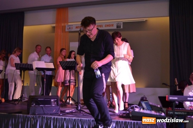 Zdjęcie w galerii na portalu naszwodzislaw.com: Zaśpiewali z wokalistą  programu The Voice of Poland wiadomości z regionu