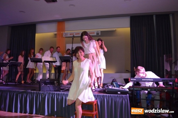 Zdjęcie w galerii na portalu naszwodzislaw.com: Zaśpiewali z wokalistą  programu The Voice of Poland wiadomości z regionu