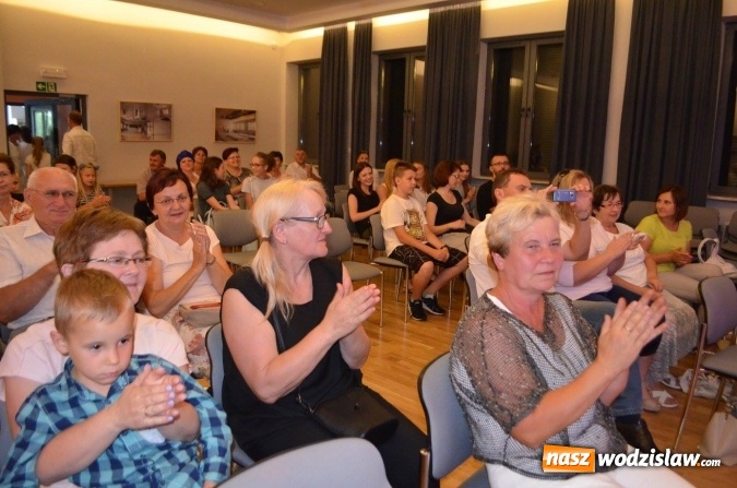 Zdjęcie w galerii na portalu naszwodzislaw.com: Zaśpiewali z wokalistą  programu The Voice of Poland wiadomości z regionu