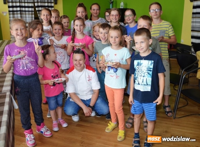 Zdjęcie w galerii na portalu naszwodzislaw.com: Uczestniczka Hell's Kitchen gotowała w Miejskim  Ośrodku Kultury w Radlinie wiadomości z regionu