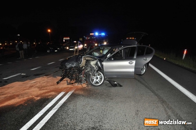 Zdjęcie w galerii na portalu naszwodzislaw.com: DK 78 Chałupki-Olza: seat uderzył w TIRa FOTO wiadomości z regionu