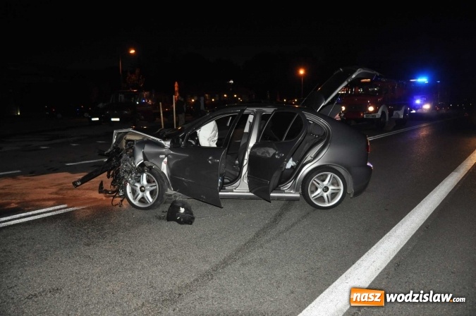 Zdjęcie w galerii na portalu naszwodzislaw.com: DK 78 Chałupki-Olza: seat uderzył w TIRa FOTO wiadomości z regionu