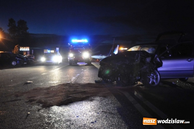 Zdjęcie w galerii na portalu naszwodzislaw.com: DK 78 Chałupki-Olza: seat uderzył w TIRa FOTO wiadomości z regionu