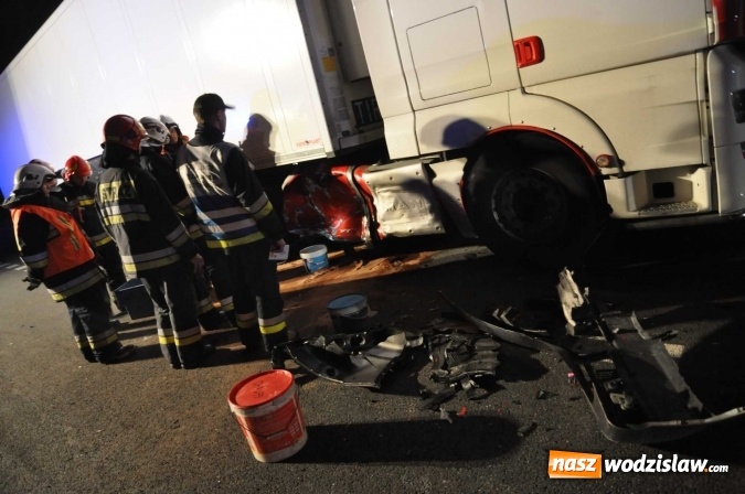 Zdjęcie w galerii na portalu naszwodzislaw.com: DK 78 Chałupki-Olza: seat uderzył w TIRa FOTO wiadomości z regionu