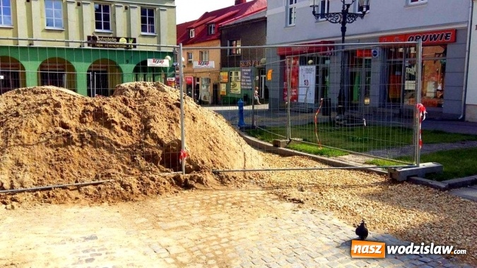 Zdjęcie w galerii na portalu naszwodzislaw.com: Rynek w Wodzisławiu rozkopany. Dlaczego? wiadomości z regionu