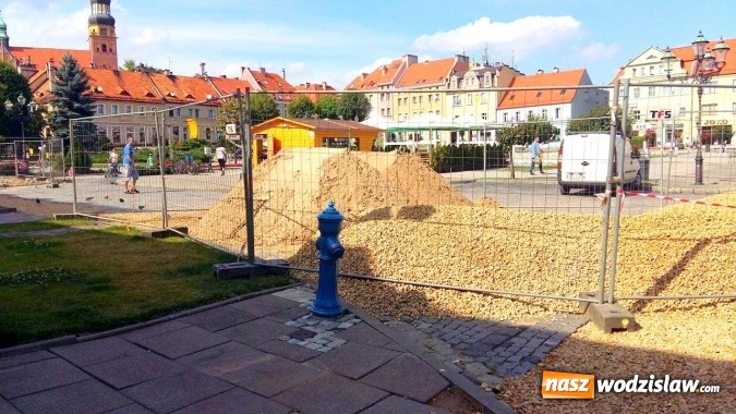 Zdjęcie w galerii na portalu naszwodzislaw.com: Rynek w Wodzisławiu rozkopany. Dlaczego? wiadomości z regionu