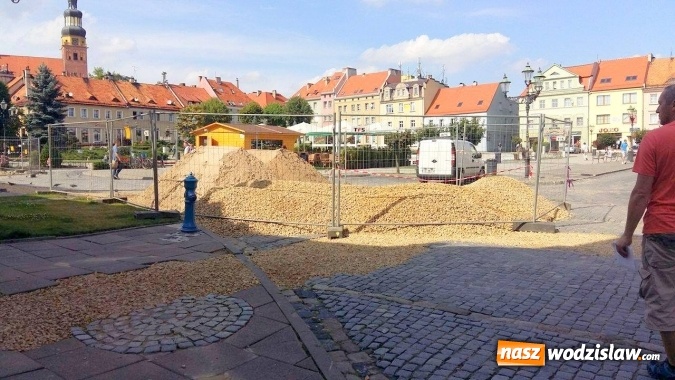 Zdjęcie w galerii na portalu naszwodzislaw.com: Rynek w Wodzisławiu rozkopany. Dlaczego? wiadomości z regionu