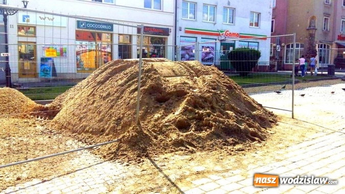Zdjęcie w galerii na portalu naszwodzislaw.com: Rynek w Wodzisławiu rozkopany. Dlaczego? wiadomości z regionu