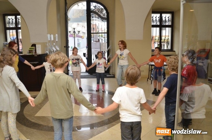 Zdjęcie w galerii na portalu naszwodzislaw.com: Zabawy na przek&oacute;r złej pogodzie wiadomości z regionu