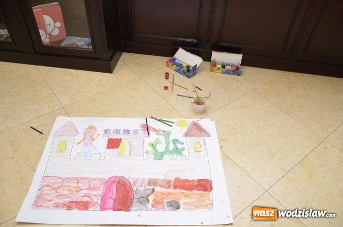 Zdjęcie w galerii na portalu naszwodzislaw.com: Zabawy na przek&oacute;r złej pogodzie wiadomości z regionu